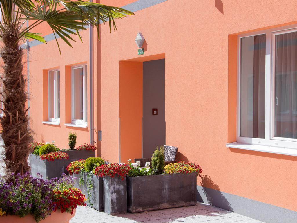 Winrooms "Hotel&Appartement" Wiener Neustadt Luaran gambar